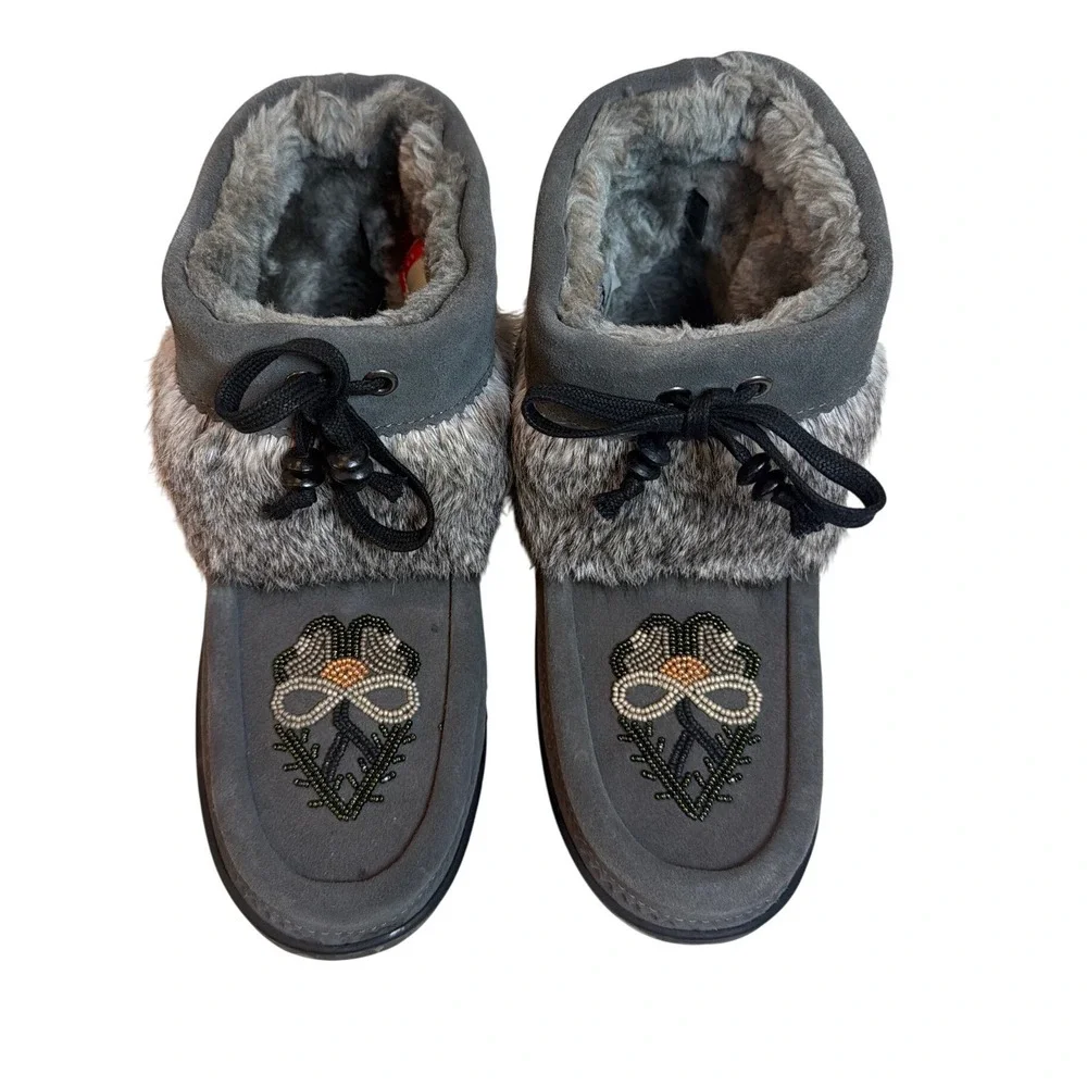 Manitobah Mukluks Grey Suede Beaded Fur Trim Winter Boots Womens Size 7 L7
